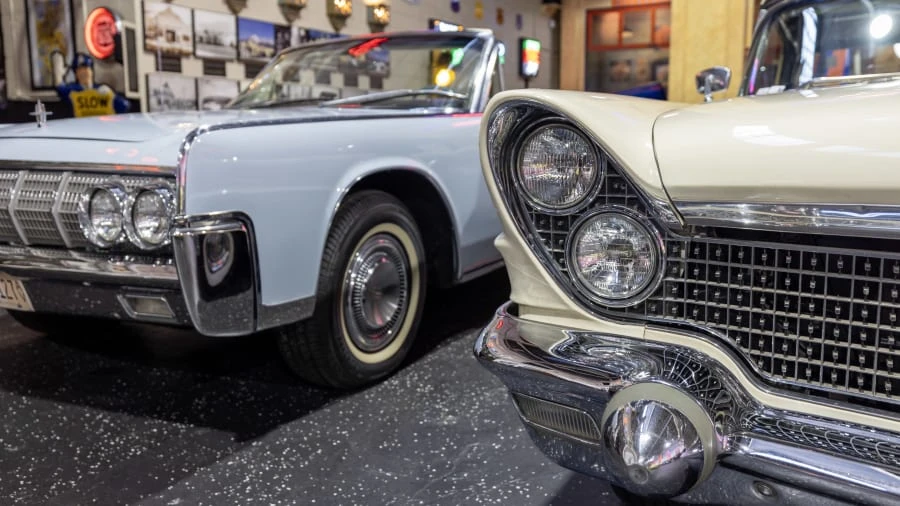 1960 Lincoln Continental 3rd Gen - Image 14 of 31