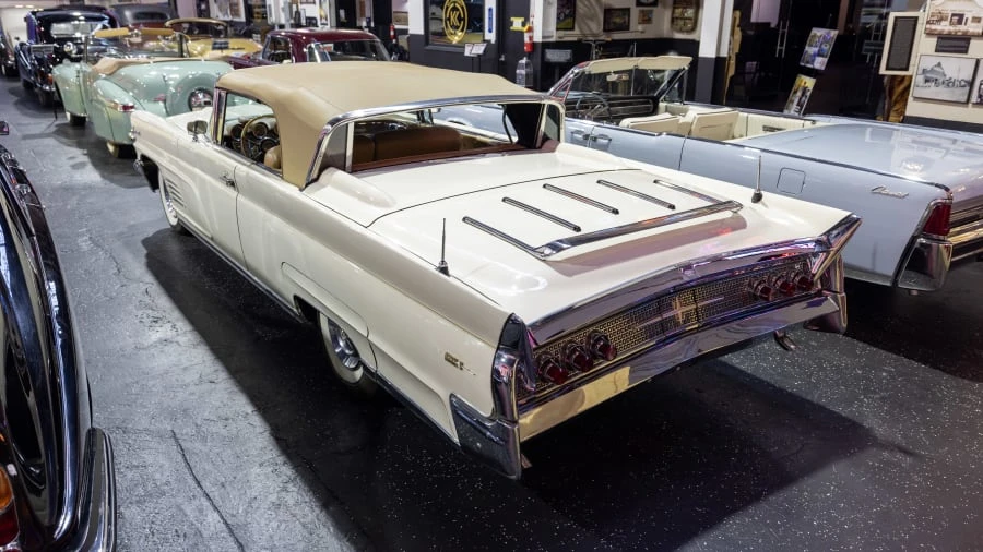1960 Lincoln Continental 3rd Gen - Image 2 of 31