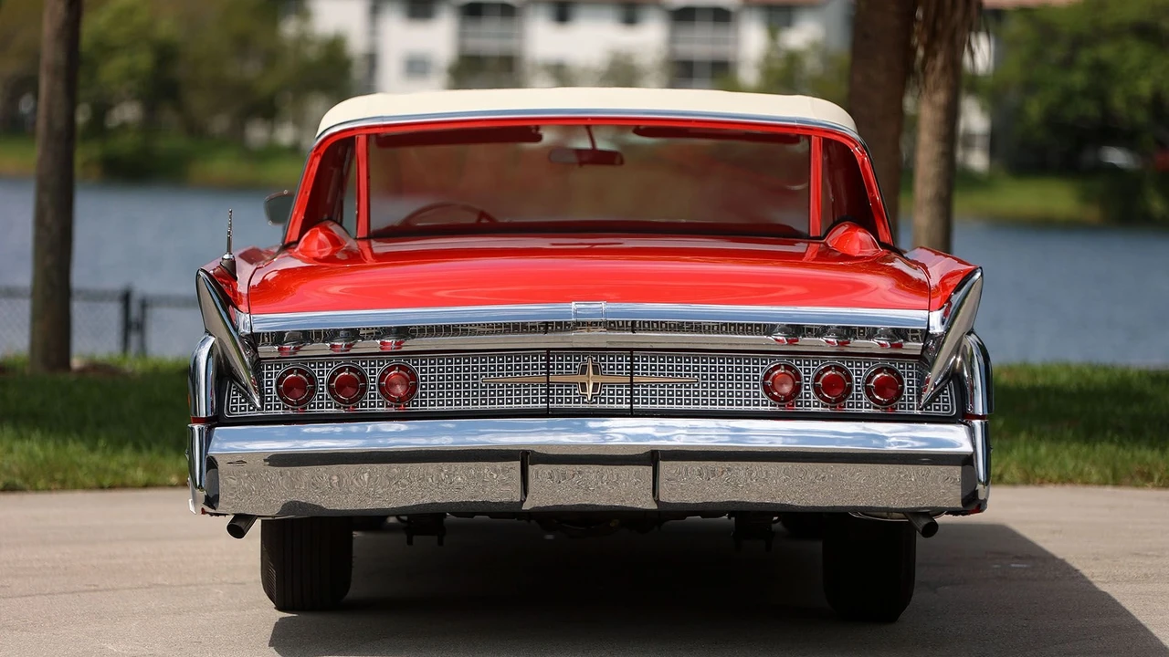 1960 Lincoln Continental Mark Series - Image 17 of 31