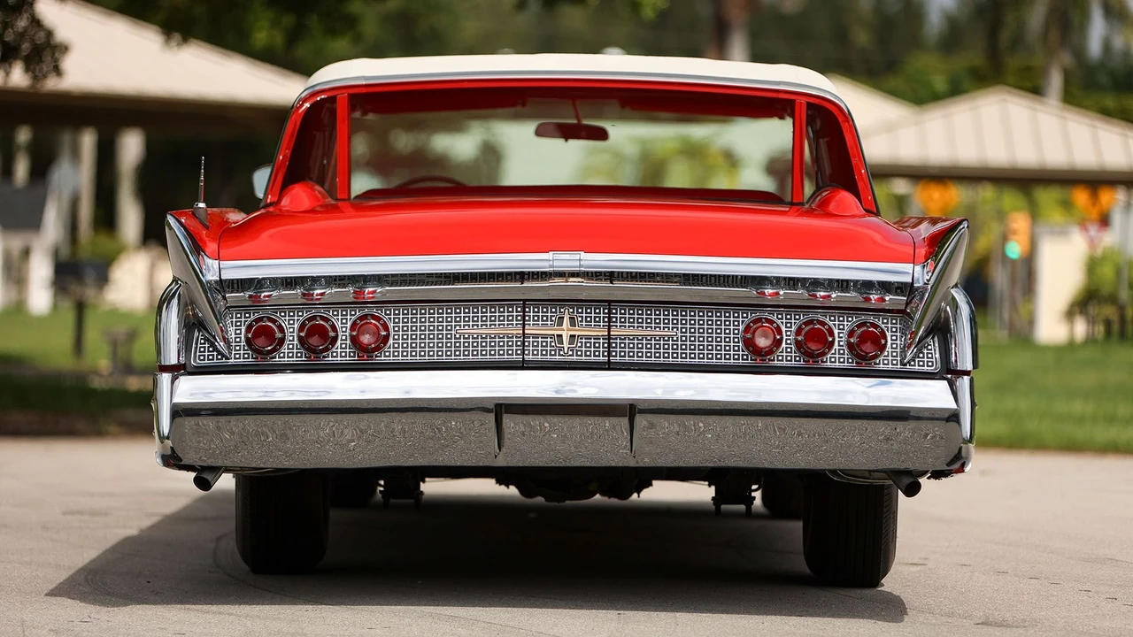 1960 Lincoln Continental Mark Series - Image 3 of 31