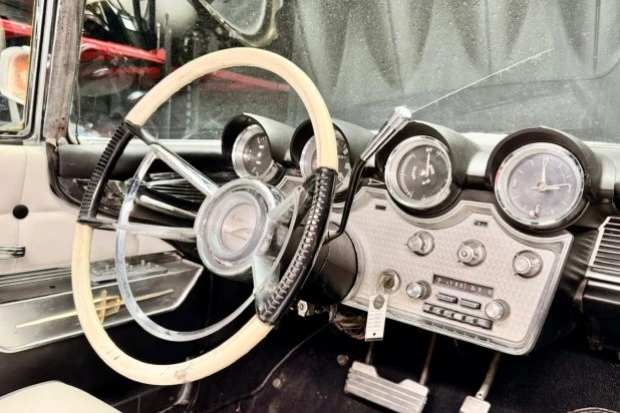 1960 Lincoln Continental Mark Series - Image 5 of 8