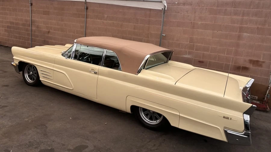 1960 Lincoln Continental Mark V - Image 2 of 4