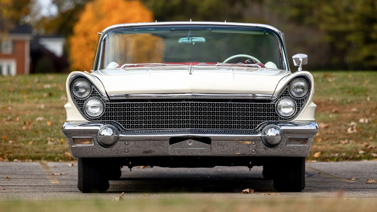 1960 Lincoln Continental Mark Series - Image 2 of 31