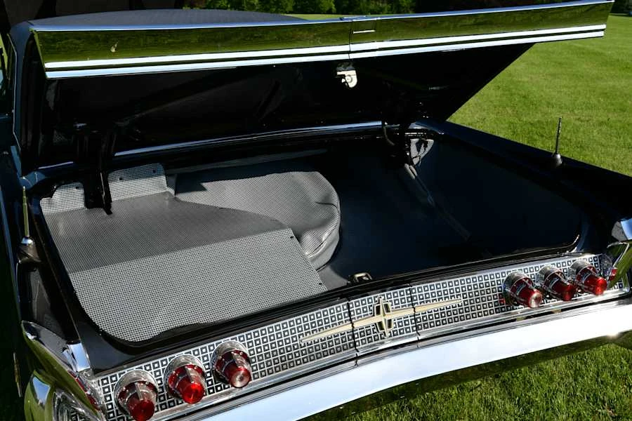 1960 Lincoln Continental 3rd Gen - Image 25 of 26