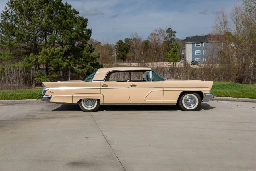 1960 Lincoln Continental 3rd Gen - Image 2 of 29