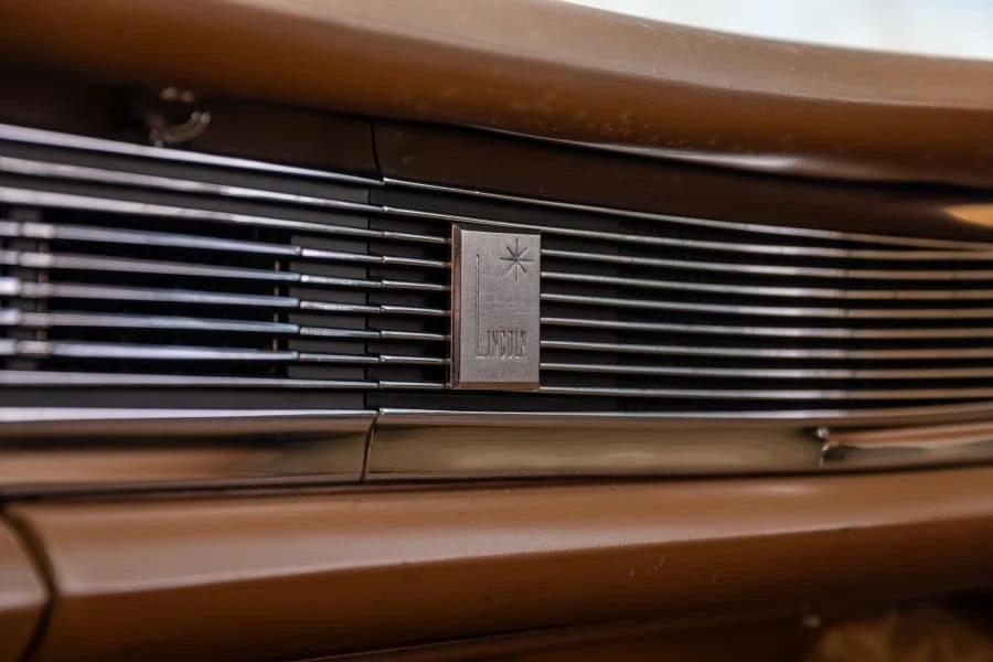 1960 Lincoln Continental 3rd Gen - Image 25 of 29