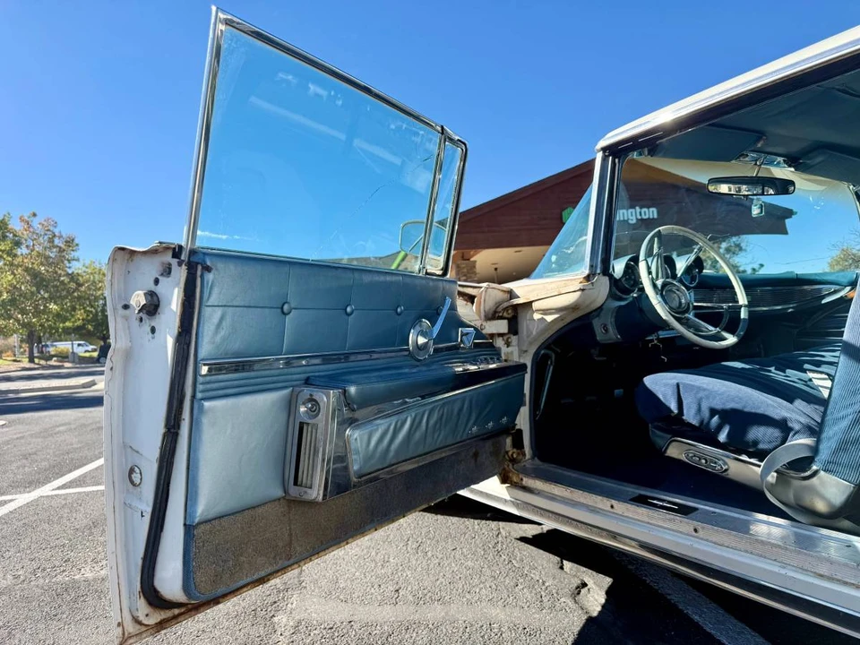 1960 Lincoln Continental 3rd Gen - Image 9 of 23