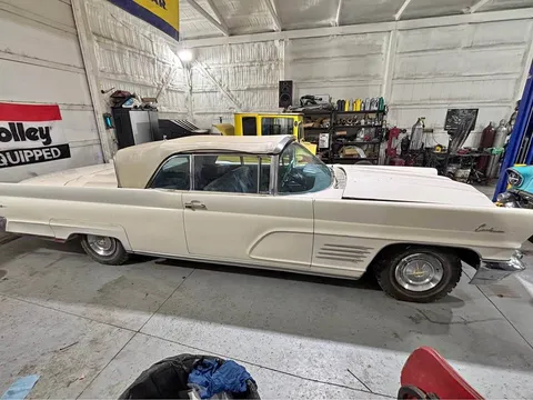 1960 Lincoln Continental Sedan 4D