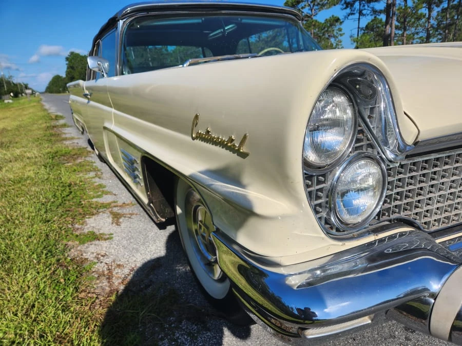 1960 Lincoln Continental 3rd Gen - Image 13 of 31