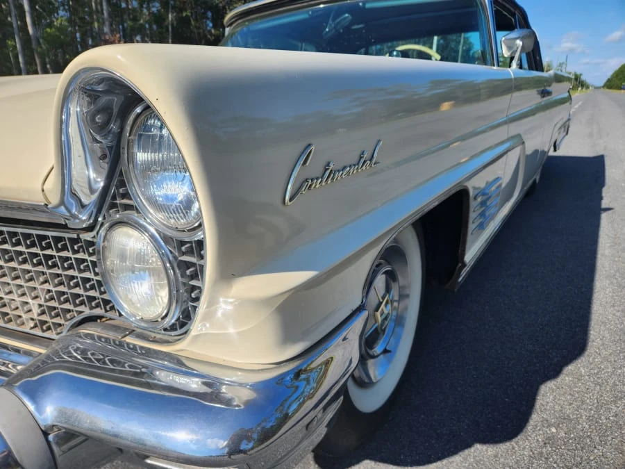 1960 Lincoln Continental 3rd Gen - Image 17 of 31