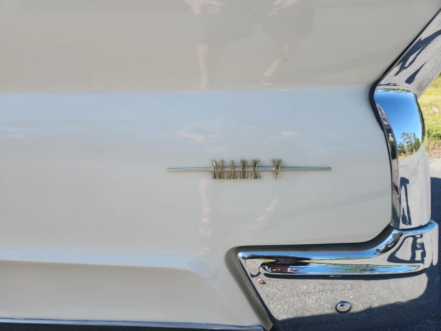 1960 Lincoln Continental 3rd Gen - Image 9 of 31