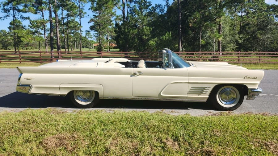 1960 Lincoln Continental 3rd Gen - Image 2 of 31