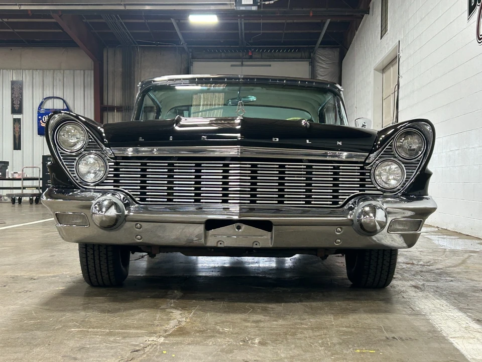 1960 Lincoln Premiere - Image 11 of 21