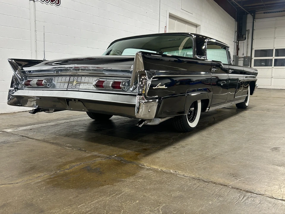 1960 Lincoln Premiere - Image 10 of 21
