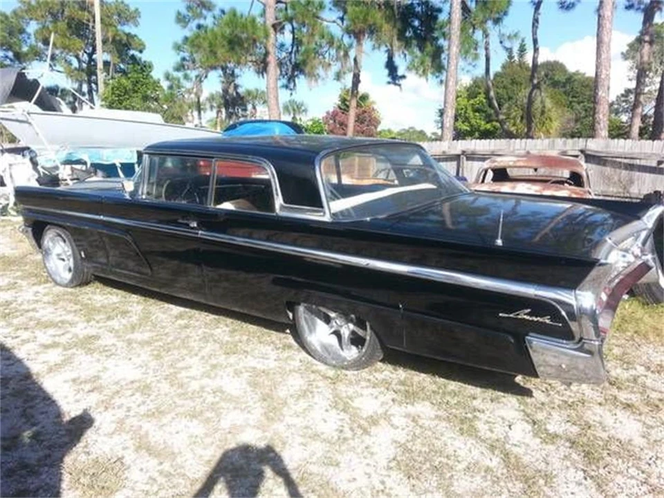 1960 Lincoln Premiere - Image 2 of 14
