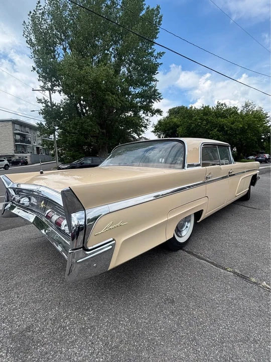 1960 Lincoln Premiere - Image 5 of 17