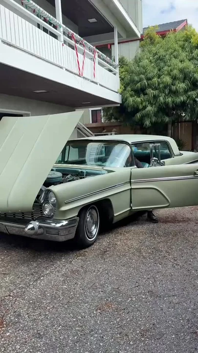 1960 Lincoln Premiere - Image 11 of 11