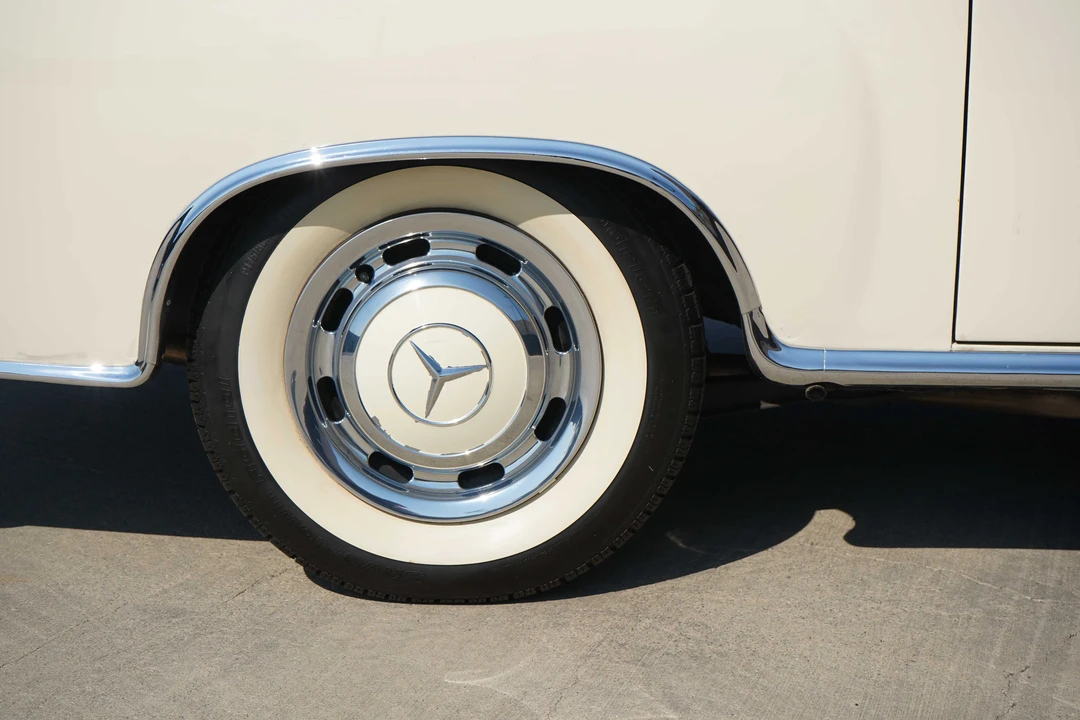 1960 Mercedes-Benz W128 - Image 29 of 31