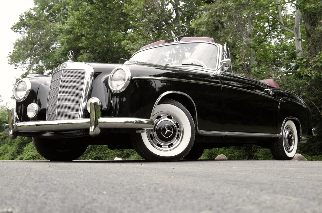 1960 Mercedes-Benz W128 - Image 2 of 31