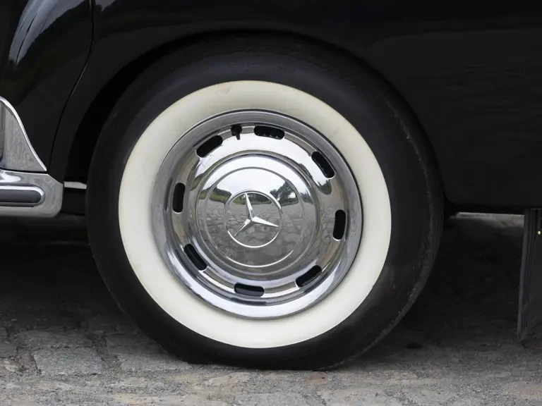 1960 Mercedes-Benz W186 & W189 Adenauer - Image 28 of 31