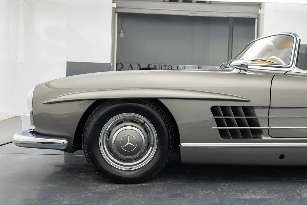 1960 Mercedes-Benz 300SL Roadster - Image 27 of 31