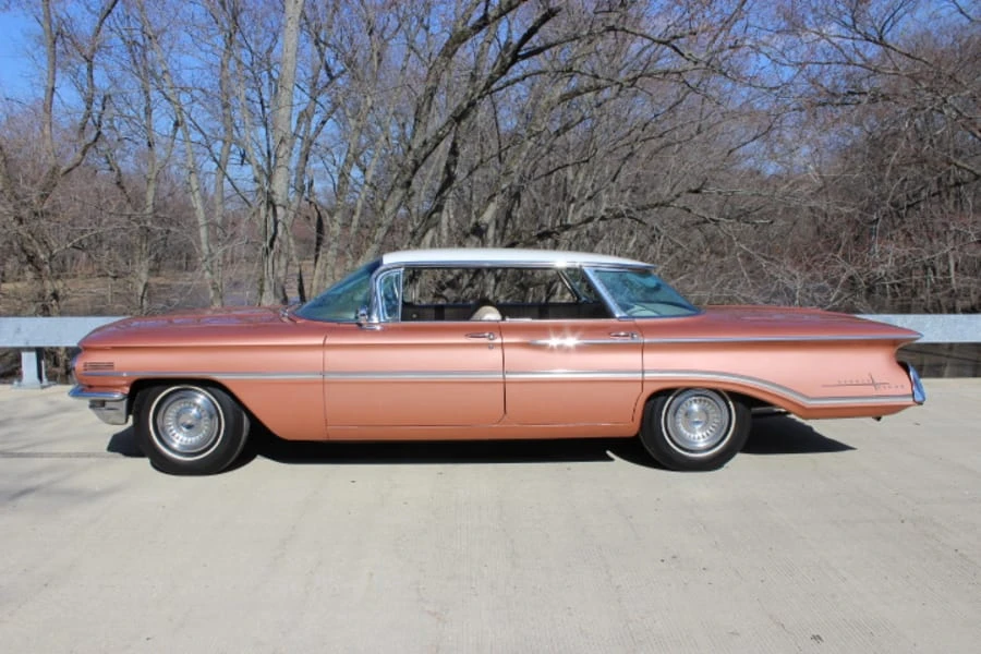 1960 Oldsmobile 98 - Image 2 of 10