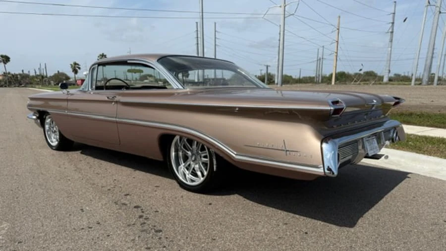 1960 Oldsmobile 98 - Image 3 of 12