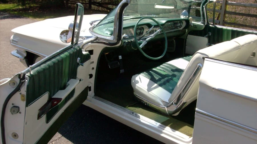 1960 Oldsmobile 98 - Image 6 of 12