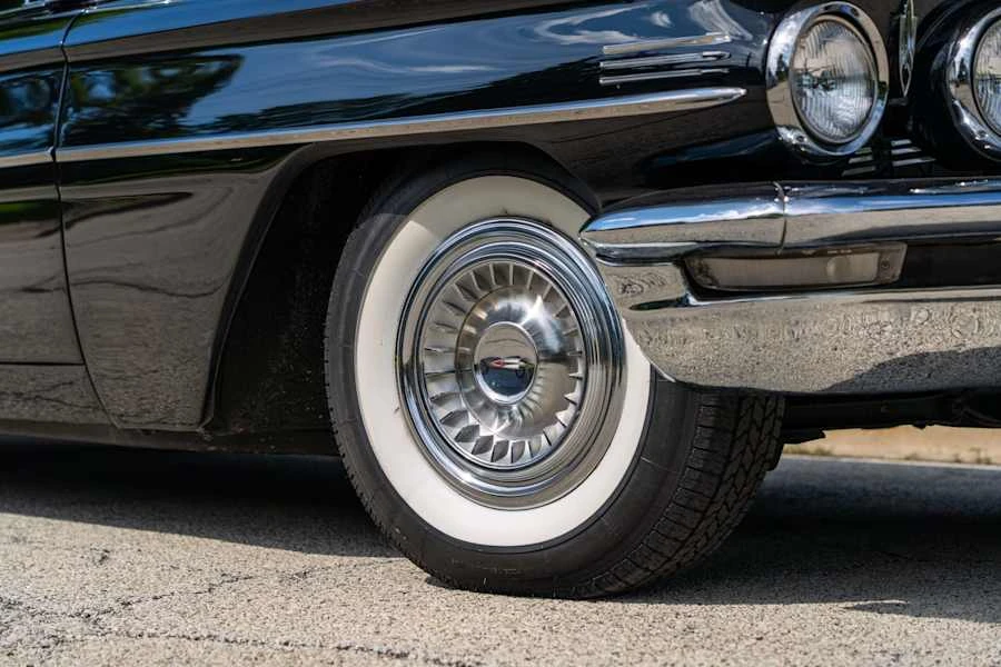 1960 Oldsmobile 98 - Image 9 of 24