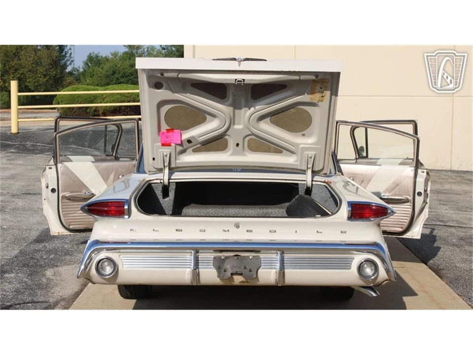 1960 Oldsmobile 88 - Image 11 of 31