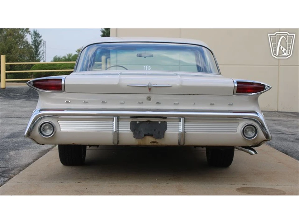 1960 Oldsmobile 88 - Image 7 of 31