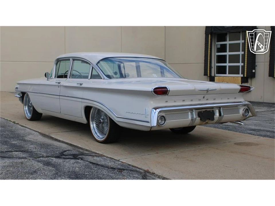 1960 Oldsmobile 88 - Image 4 of 31