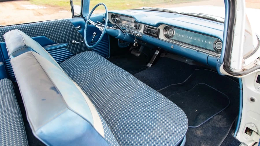 1960 Oldsmobile 88 - Image 5 of 15