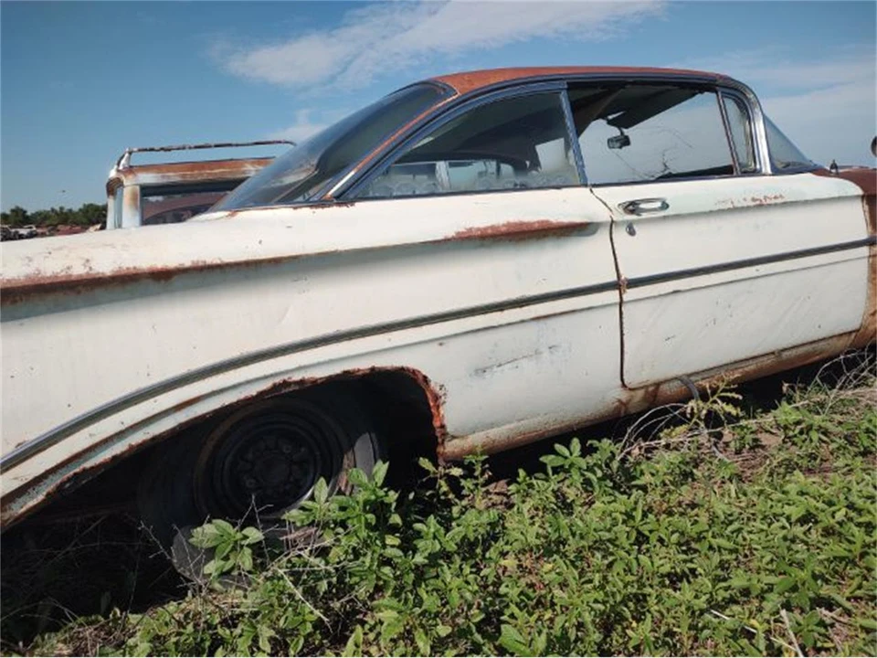 1960 Oldsmobile 88 - Image 2 of 13