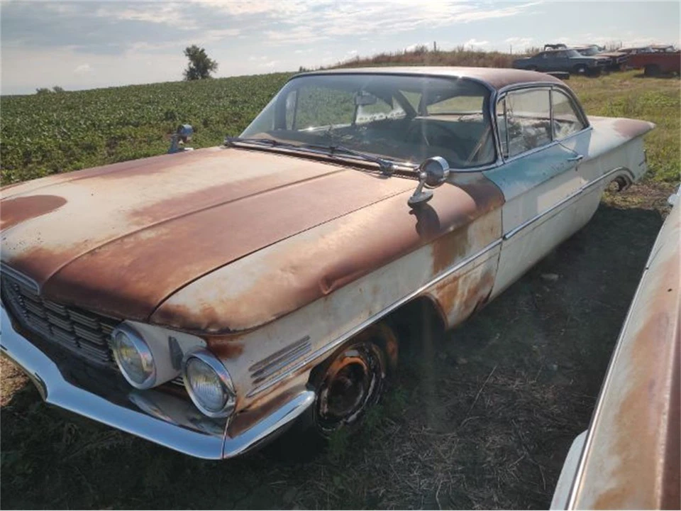 1960 Oldsmobile 88 - Image 10 of 13