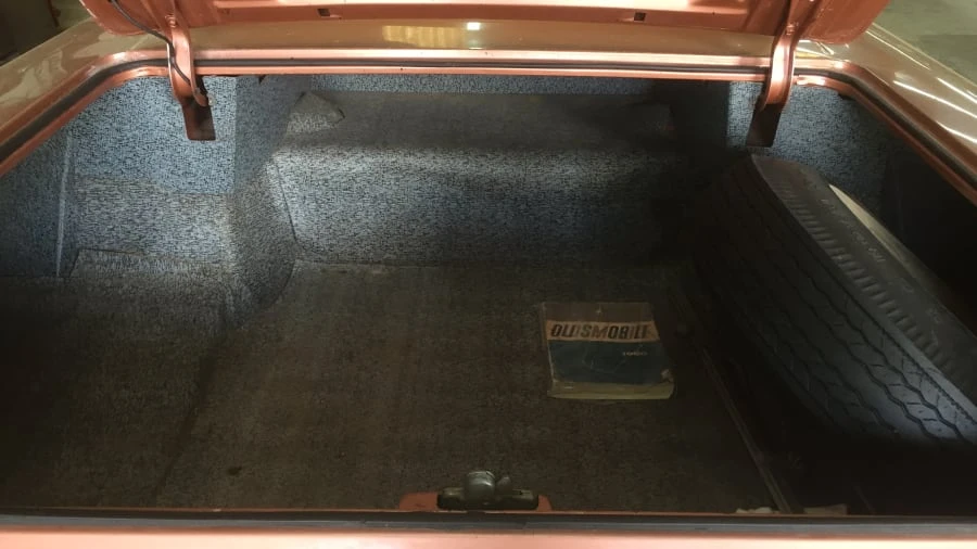 1960 Oldsmobile 98 - Image 6 of 8