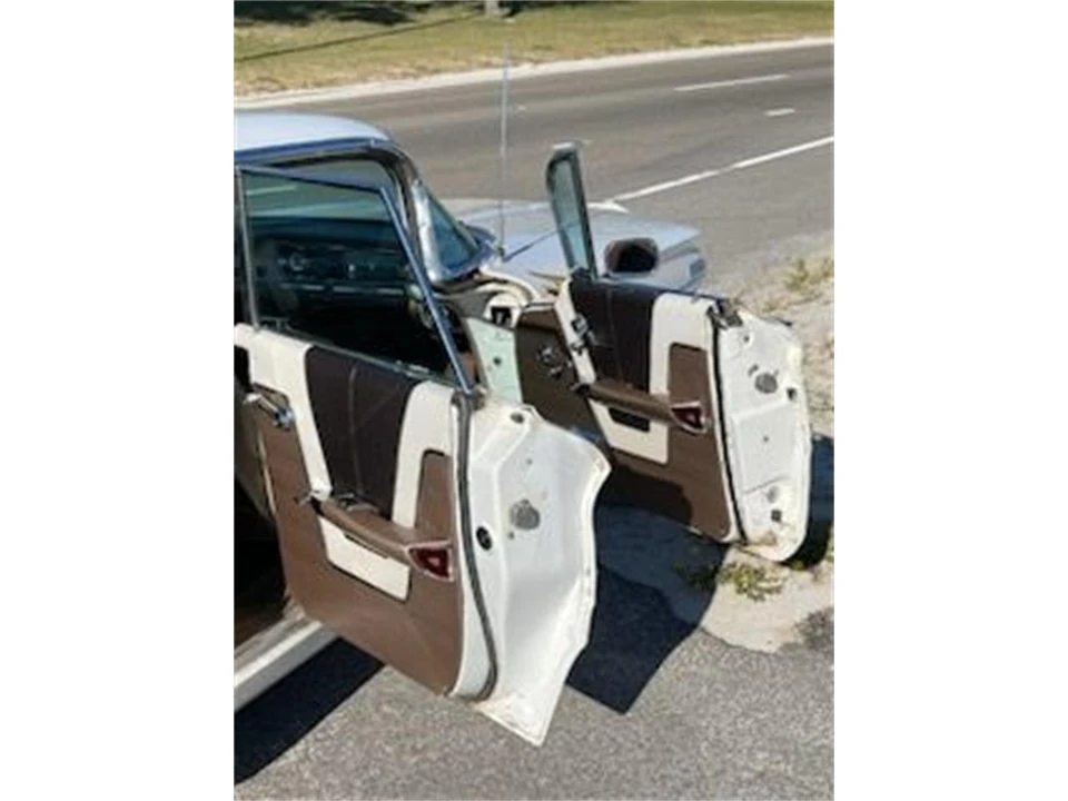 1960 Oldsmobile 88 - Image 12 of 26