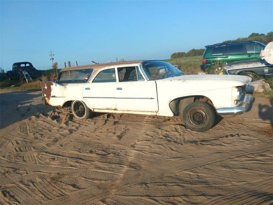 1960 Plymouth Suburban - Image 2 of 21