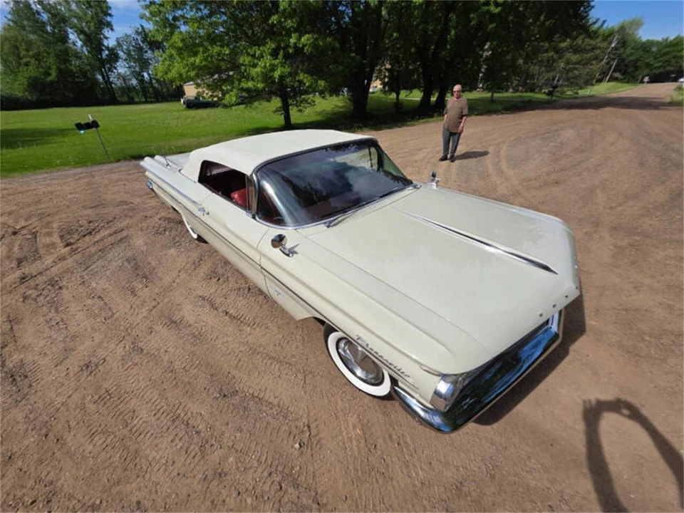 1960 Pontiac Bonneville 1st Gen - Image 8 of 27