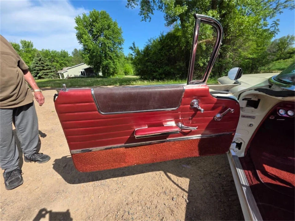 1960 Pontiac Bonneville 1st Gen - Image 10 of 27