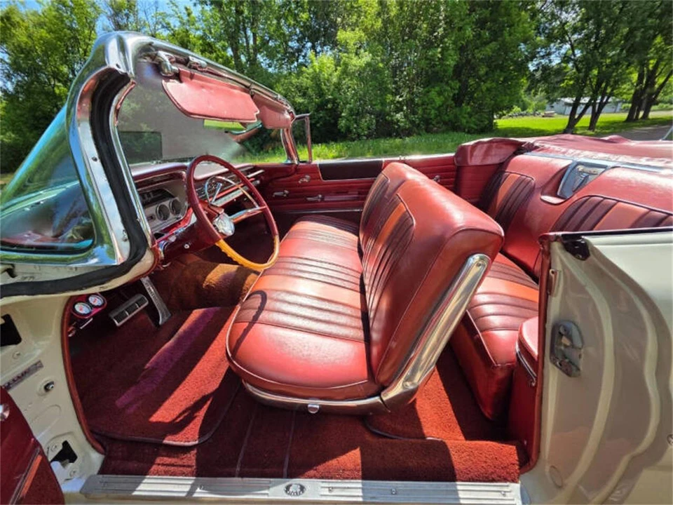 1960 Pontiac Bonneville 1st Gen - Image 12 of 27