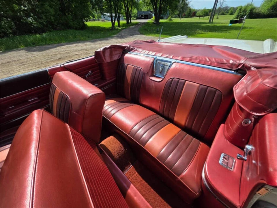 1960 Pontiac Bonneville 1st Gen - Image 14 of 27