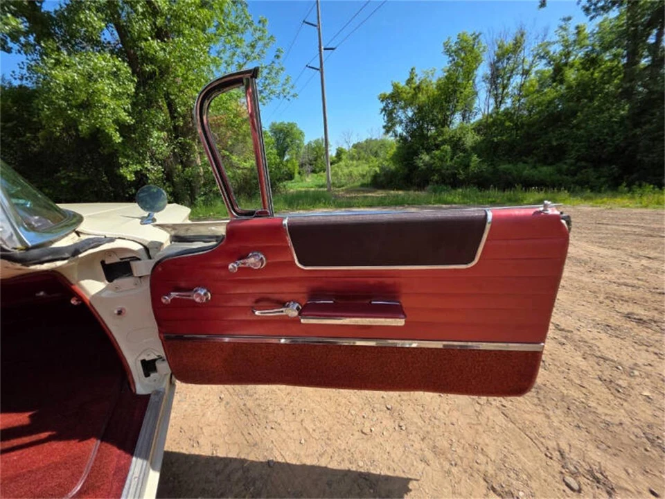 1960 Pontiac Bonneville 1st Gen - Image 16 of 27