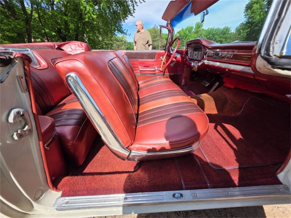 1960 Pontiac Bonneville 1st Gen - Image 17 of 27