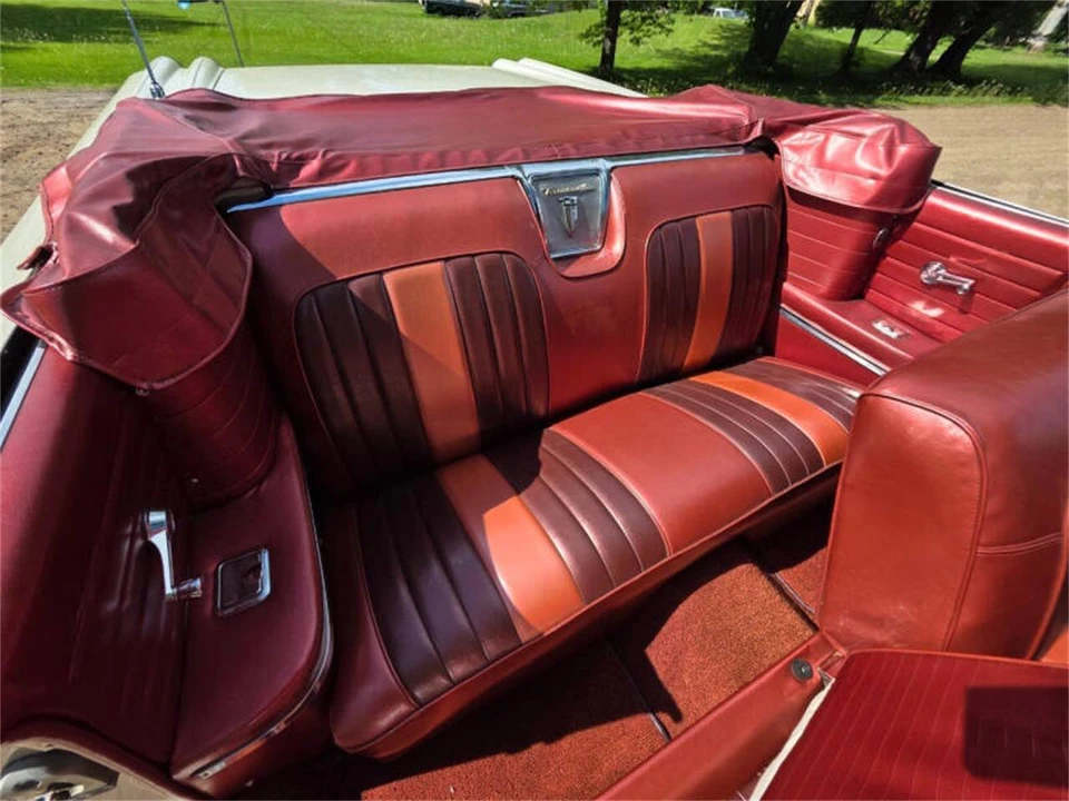 1960 Pontiac Bonneville 1st Gen - Image 19 of 27