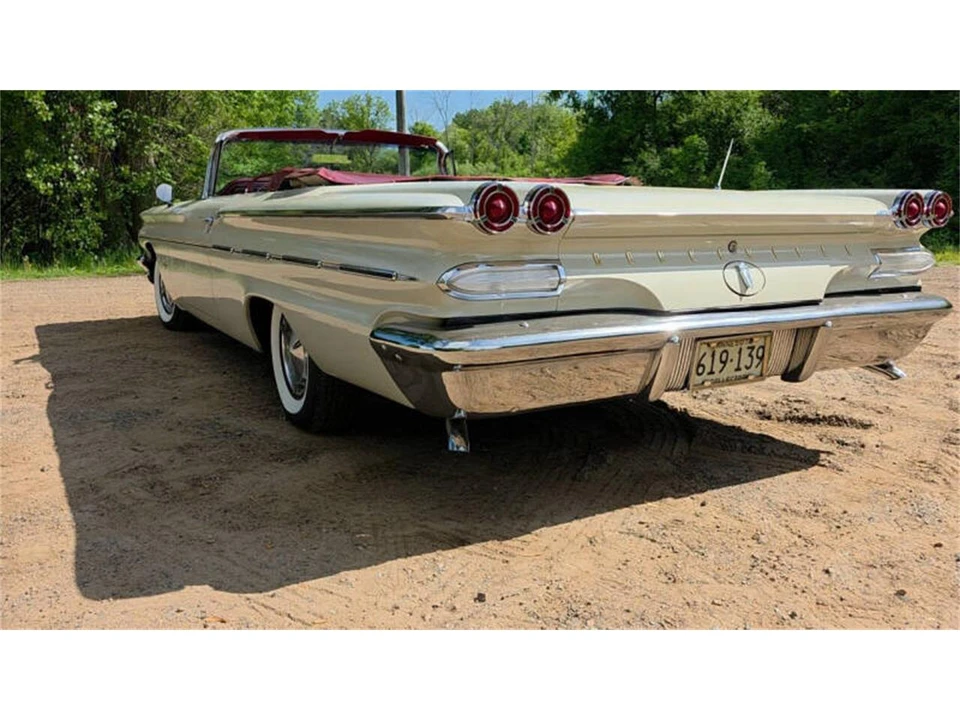 1960 Pontiac Bonneville 1st Gen - Image 4 of 31