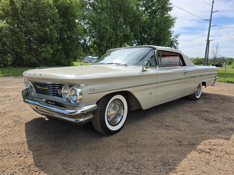 1960 Pontiac Bonneville 1st Gen - Image 10 of 31