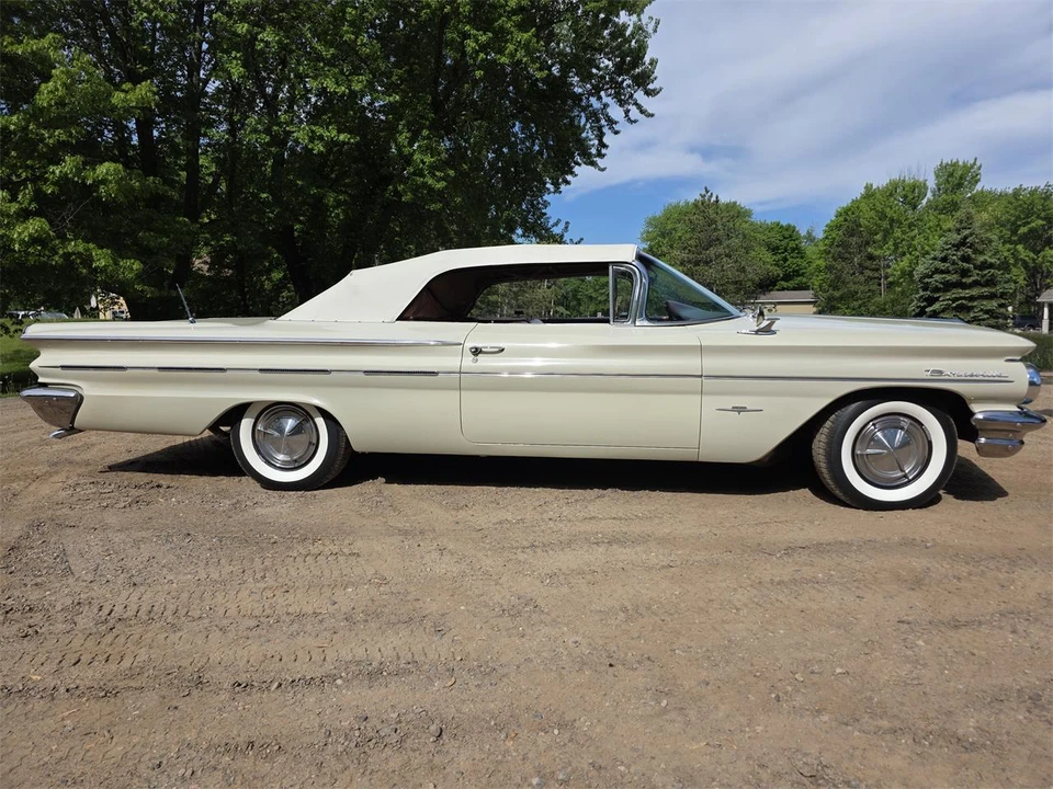 1960 Pontiac Bonneville 1st Gen - Image 13 of 31