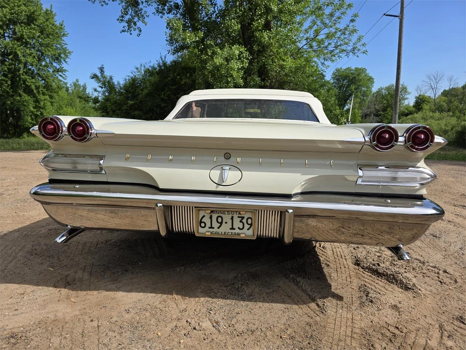 1960 Pontiac Bonneville 1st Gen - Image 15 of 31