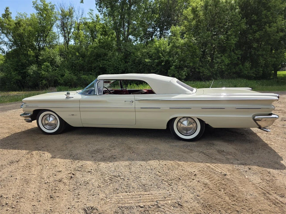 1960 Pontiac Bonneville 1st Gen - Image 17 of 31